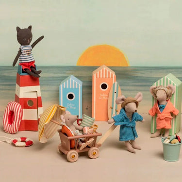 Maileg Beach Mouse Dad in Cabin